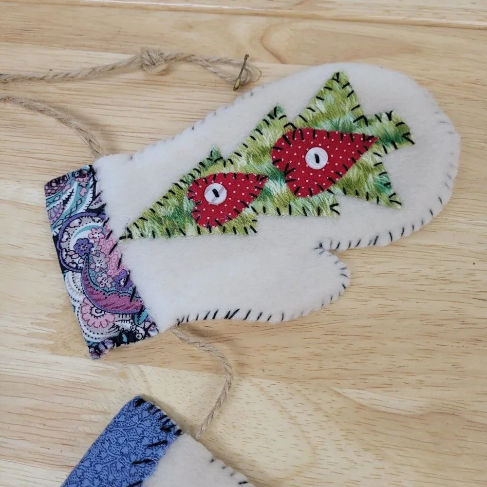 Mini Mitten Christmas Fleece 3D Embellished Garland Country Farmhouse